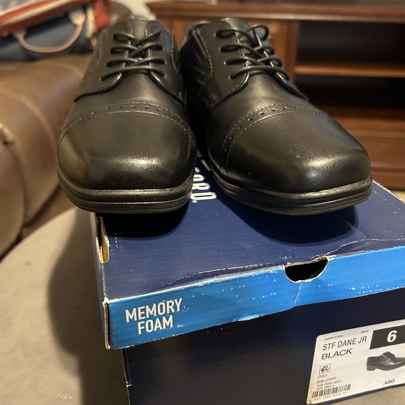 STAFFORD BOYS SHOES NEW NEVER USED COLOR BLACK  SIZE 6 MEDIUM - Picture 8 of 15